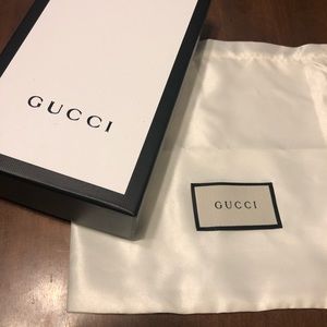 Gucci belt box with silk bag
